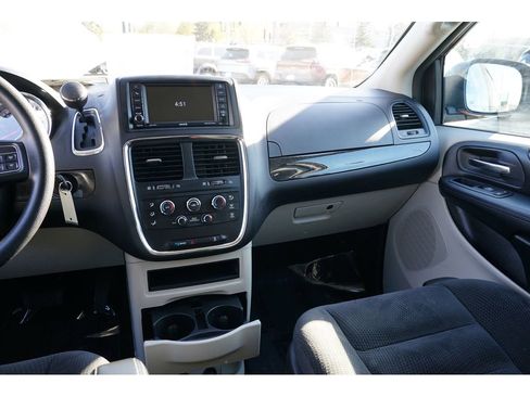 Used 2019 Dodge Grand Caravan SE w/ UConnect Hands-Free Group image 20