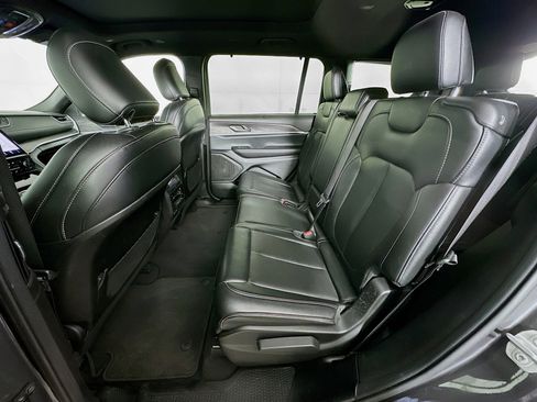 Used 2024 Jeep Grand Cherokee L Limited w/ Luxury Tech Group II image 30