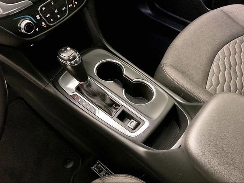 Used 2019 Chevrolet Equinox LT image 17