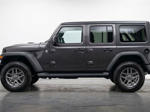 Used 2025 Jeep Wrangler Unlimited Sport AWD/4WD image 5