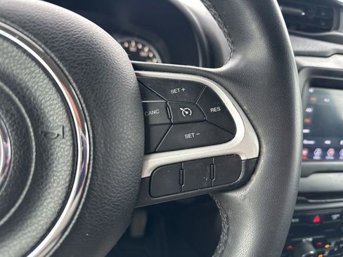 Used 2018 Jeep Renegade Latitude image 21