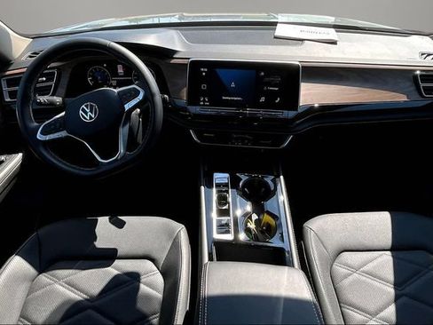 Certified 2026 Volkswagen Atlas SE FWD image 9