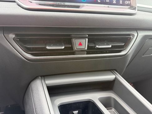 New 2026 Volkswagen Tiguan SE AWD/4WD image 40