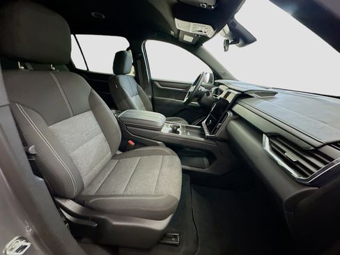 Used 2025 GMC Acadia Elevation image 34