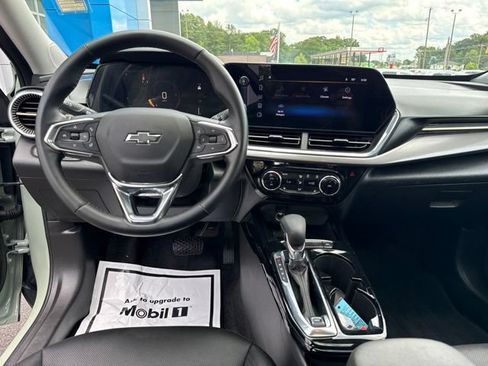Used 2025 Chevrolet Trax ACTIV w/ Sunroof Package FWD image 23