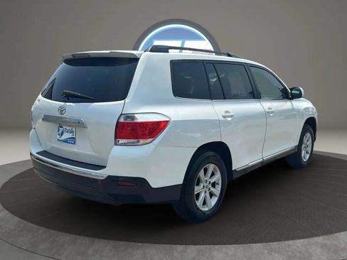 Used 2012 Toyota Highlander SE w/ Tow Pkg FWD image 7