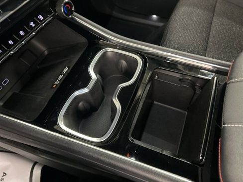 Used 2024 Chevrolet Traverse Z71 image 24