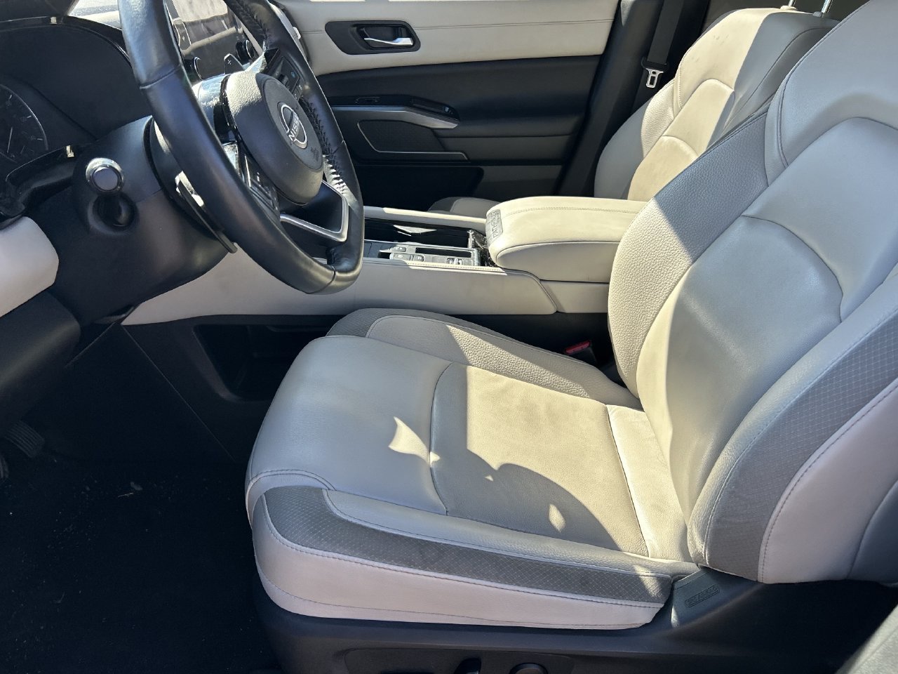 Used 2024 Nissan Pathfinder SL w/ SL Premium Package FWD image 12