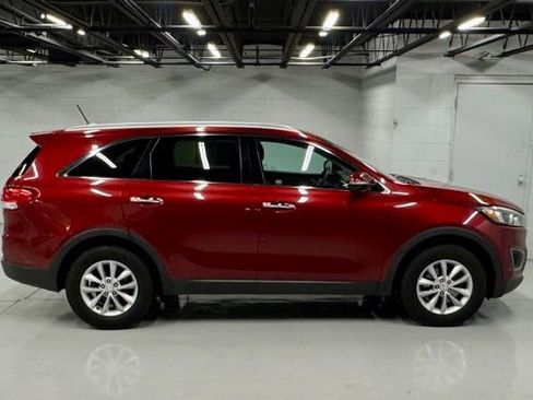 Used 2017 Kia Sorento LX image 7