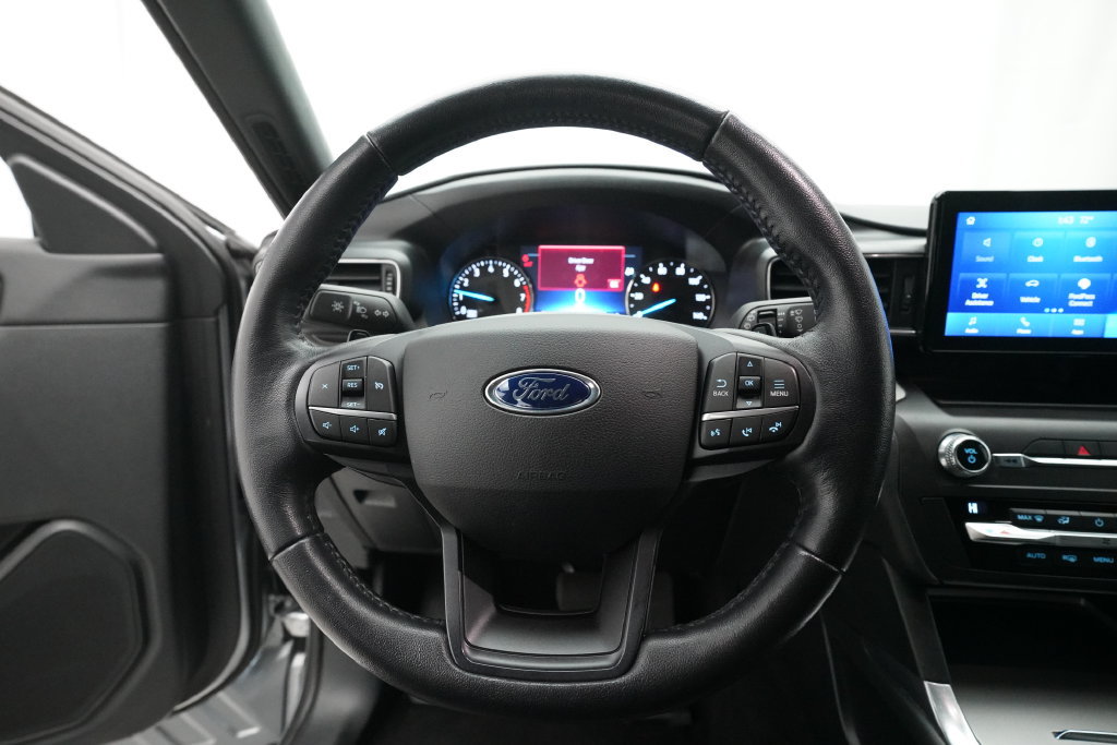 Used 2020 Ford Explorer XLT w/ Equipment Group 202A AWD/4WD image 4
