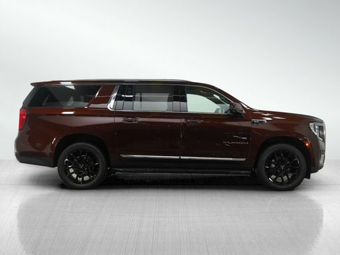 Used 2022 GMC Yukon XL SLT w/ SLT Luxury Package image 6