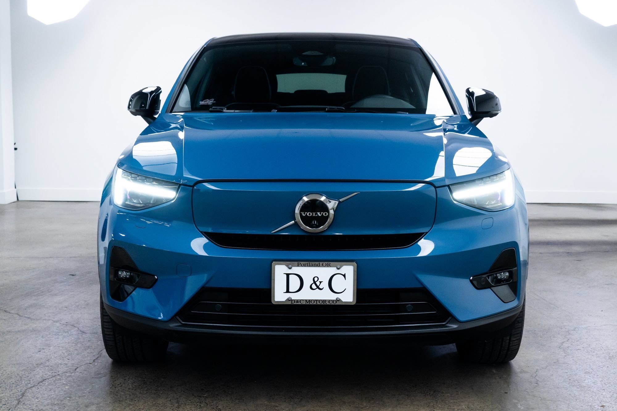 Used 2023 Volvo C40 P8 Recharge Ultimate AWD/4WD image 2