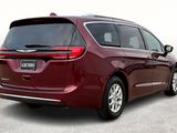 Used 2021 Chrysler Pacifica Touring-L image 2
