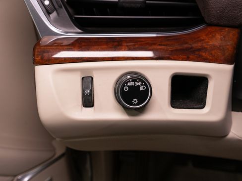 Used 2016 Cadillac Escalade Luxury RWD image 31
