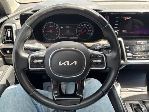Used 2022 Kia Sorento S w/ Panoramic Sunroof Package AWD/4WD image 10