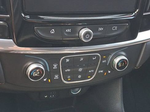 Used 2020 Chevrolet Traverse RS AWD/4WD image 18