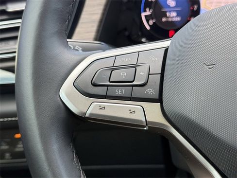 Used 2025 Volkswagen Atlas SEL Premium R-Line image 11