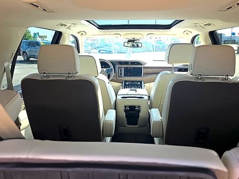 Used 2024 GMC Yukon Denali RWD image 17