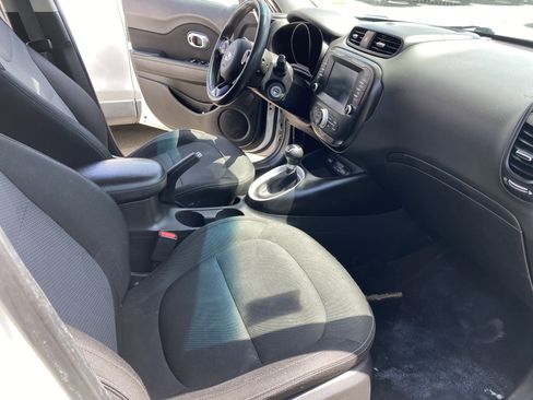 Used 2018 Kia Soul + FWD image 17