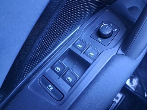 New 2025 Volkswagen Tiguan SE AWD/4WD image 26