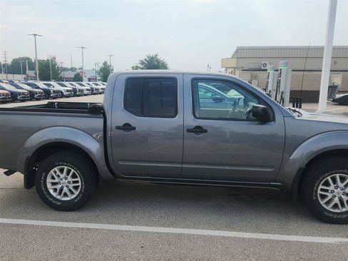 Used 2018 Nissan Frontier SV AWD/4WD image 3