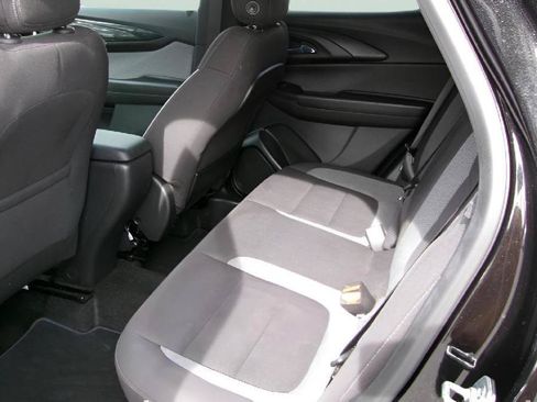 Used 2025 Chevrolet TrailBlazer LT AWD/4WD image 9