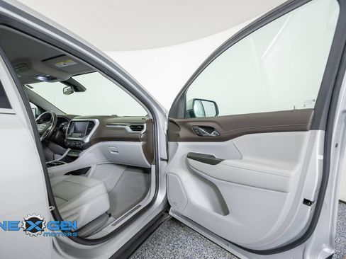 Used 2020 GMC Acadia SLT w/ LPO, Cargo Package AWD/4WD image 44