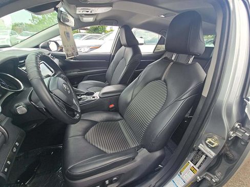 Used 2020 Toyota Camry SE AWD/4WD image 2