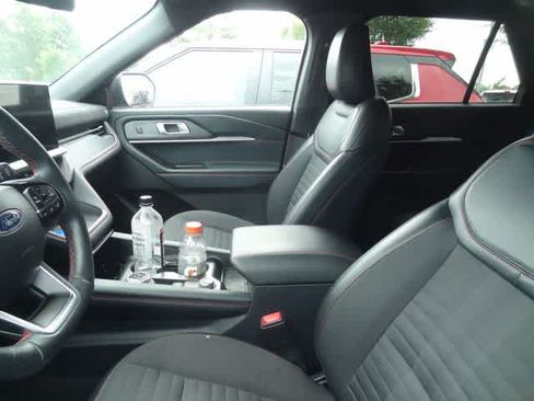 Used 2025 Ford Explorer ST-Line AWD/4WD image 5