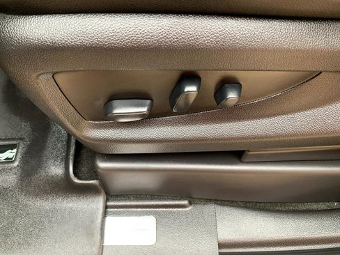 Used 2018 Chevrolet Suburban Premier AWD/4WD image 29
