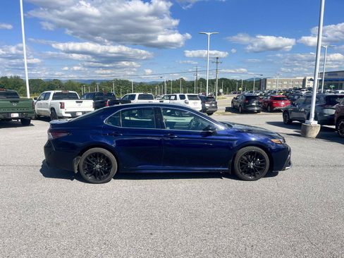 Used 2022 Toyota Camry XSE FWD image 11