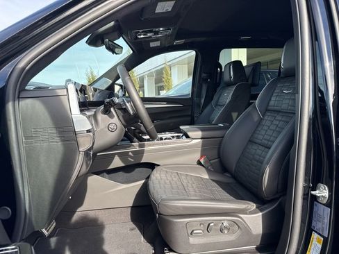 Used 2025 Cadillac Escalade ESV V image 36