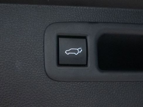 Used 2022 Toyota Highlander XLE image 36