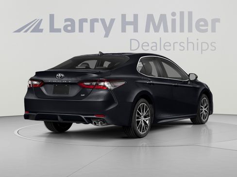 Used 2024 Toyota Camry SE w/ Convenience Package FWD image 2
