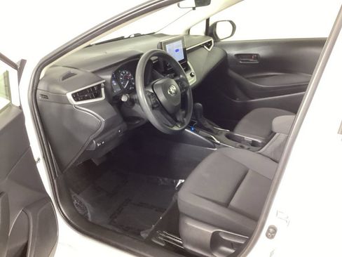 Used 2025 Toyota Corolla LE FWD image 28