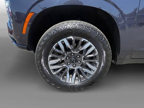 Used 2025 Chevrolet Tahoe Z71 AWD/4WD image 9