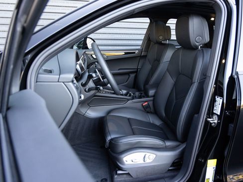 Certified 2026 Porsche Macan image 5