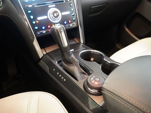 Used 2017 Ford Explorer Platinum image 22