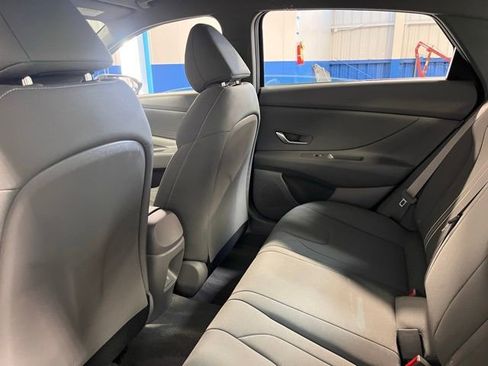 Used 2024 Hyundai Elantra SEL image 17