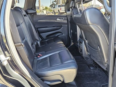 Used 2018 Jeep Grand Cherokee Limited image 14