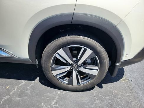 Used 2023 Nissan Rogue SL w/ SL Premium Package FWD image 7