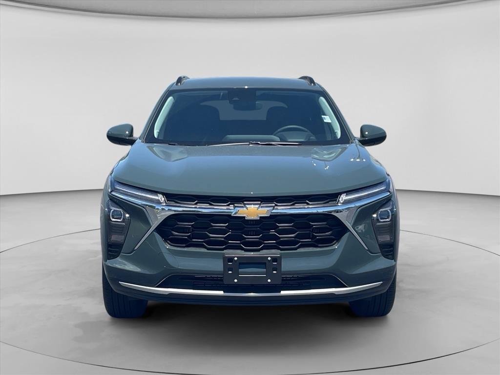 New 2026 Chevrolet Trax LT w/ Driver Confidence Package FWD image 2