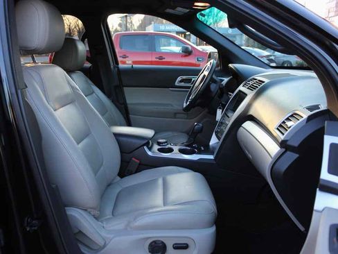 Used 2013 Ford Explorer XLT image 33