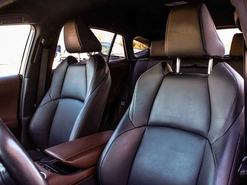 Used 2023 Toyota Venza XLE image 30