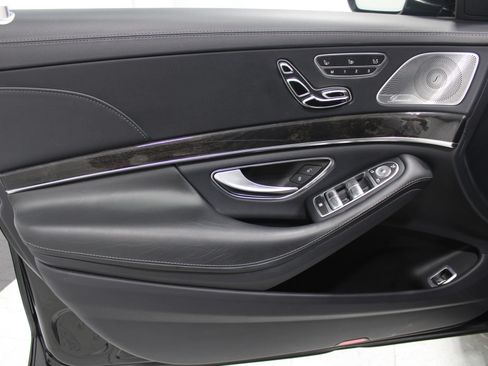 Used 2019 Mercedes-Benz S 560 Sedan image 11