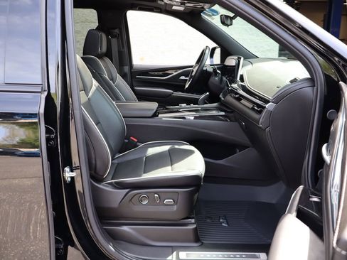 Used 2024 Cadillac Escalade Sport w/ Touring Package AWD/4WD image 40