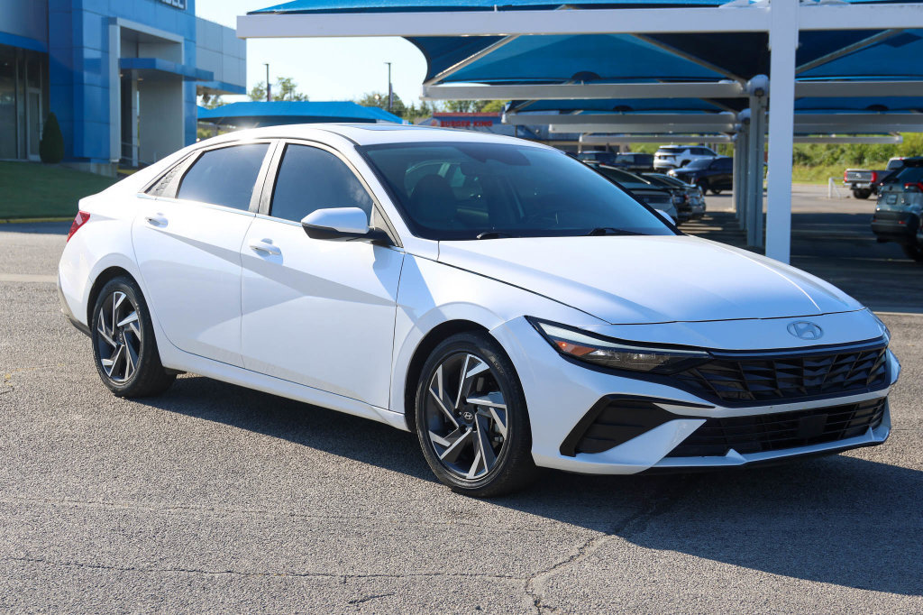 Used 2025 Hyundai Elantra Limited FWD image 1