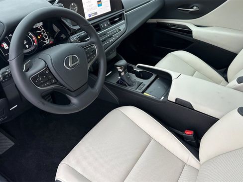 New 2025 Lexus ES 350 w/ Premium Package image 10