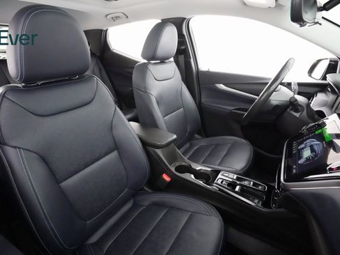 Used 2022 Chevrolet Bolt EUV Premier w/ Sun & Sound Package image 9