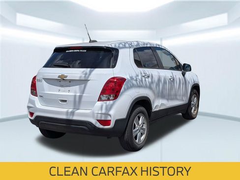 Used 2022 Chevrolet Trax LS w/ Tint and Cruise Package FWD image 4